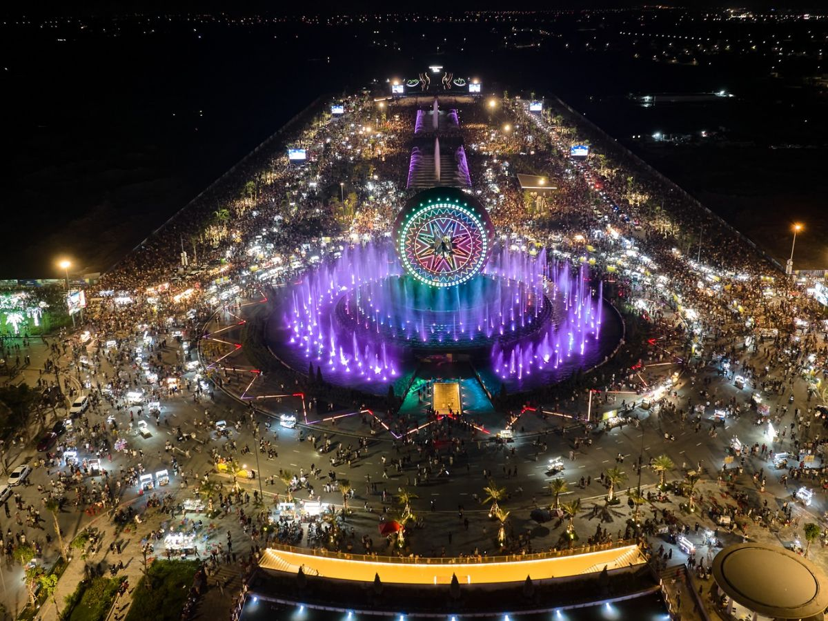 Quảng trường Thời Đại nằm ở trung tâm đô thị Sun Urban City, thu hút đông đảo du khách mỗi dịp cuối tuần. (Nguồn: Sưu tầm0