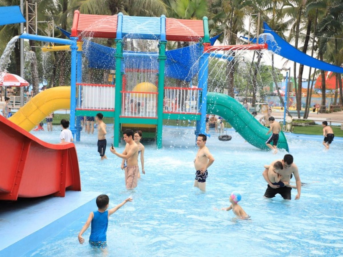 Công viên nước Hồ Tây là điểm vui chơi mùa hè quen thuộc của người dân Hà Nội. (Nguồn: Sưu tầm)