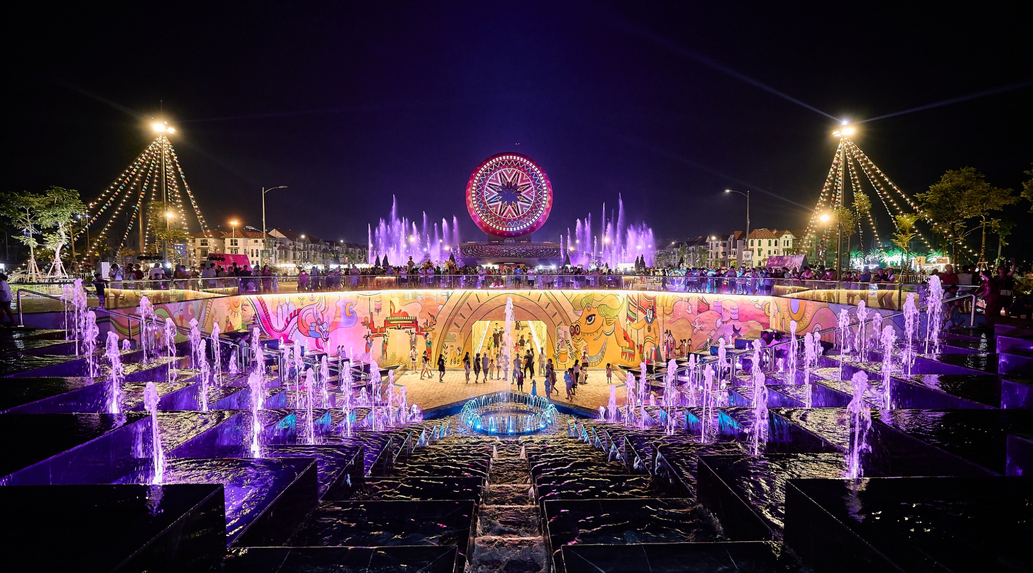 Show nhạc nước mang đến cho du khách những khoảnh khắc mãn nhãn với âm thanh và ánh sáng sống động. (Nguồn: Sưu tầm)
