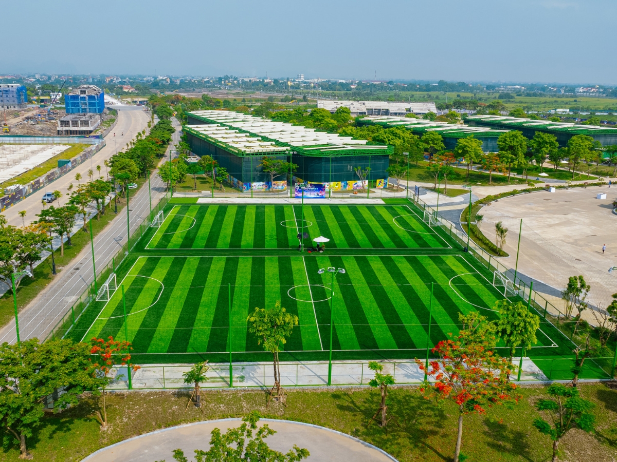 Hệ thống sân tập ngoài trời tại Sun Sports City mang đến không gian vận động năng động cho mọi lứa tuổi. (Nguồn: Sưu tầm)