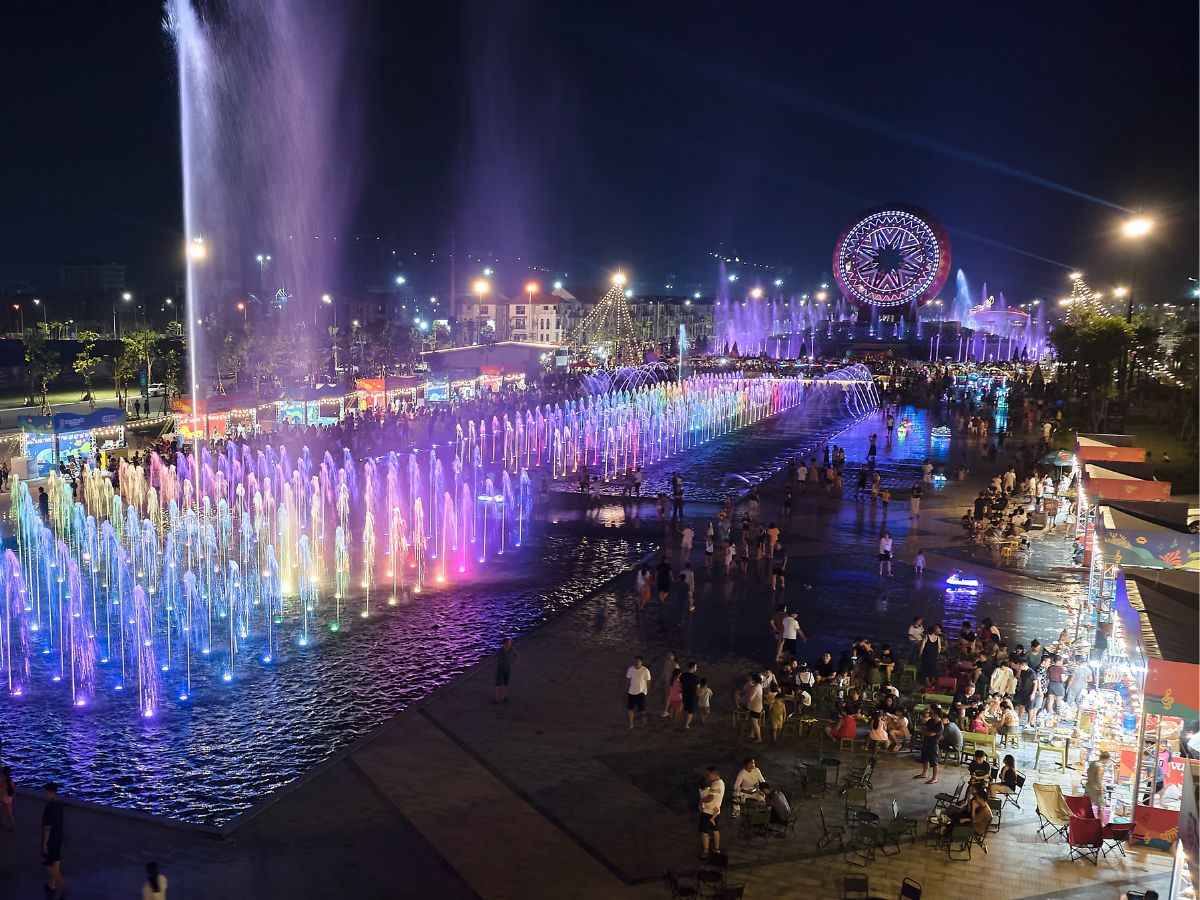 Vị trí xem nhạc nước Sun Urban City đẹp nhất là dọc hai bên bờ kênh Vua Lê, đoạn nằm trong trục Công viên Lễ hội và Sự kiện. (Nguồn: Sưu tầm)