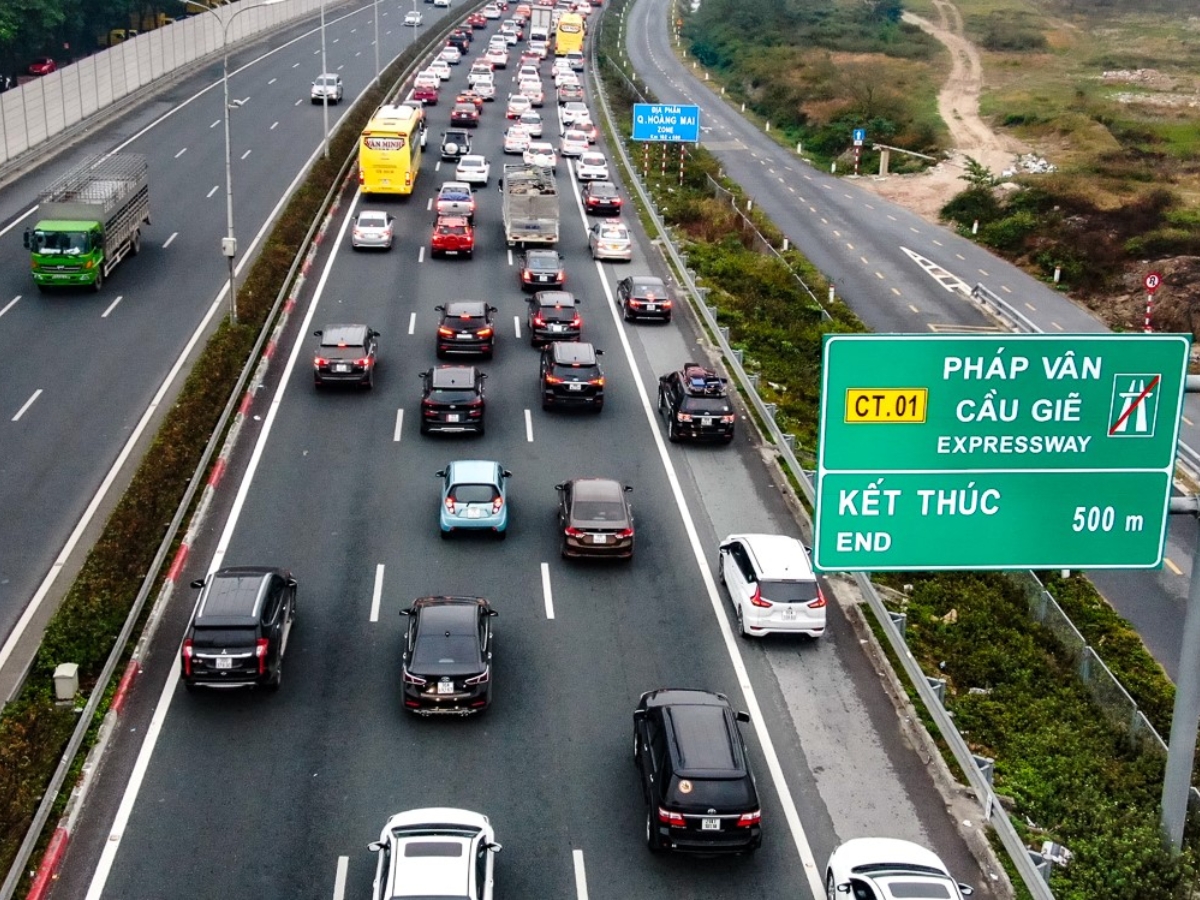 Du khách có thể di chuyển nhanh chóng từ Hà Nội đến Hà Nam bằng nhiều phương tiện khác nhau. (Nguồn: Sưu tầm)