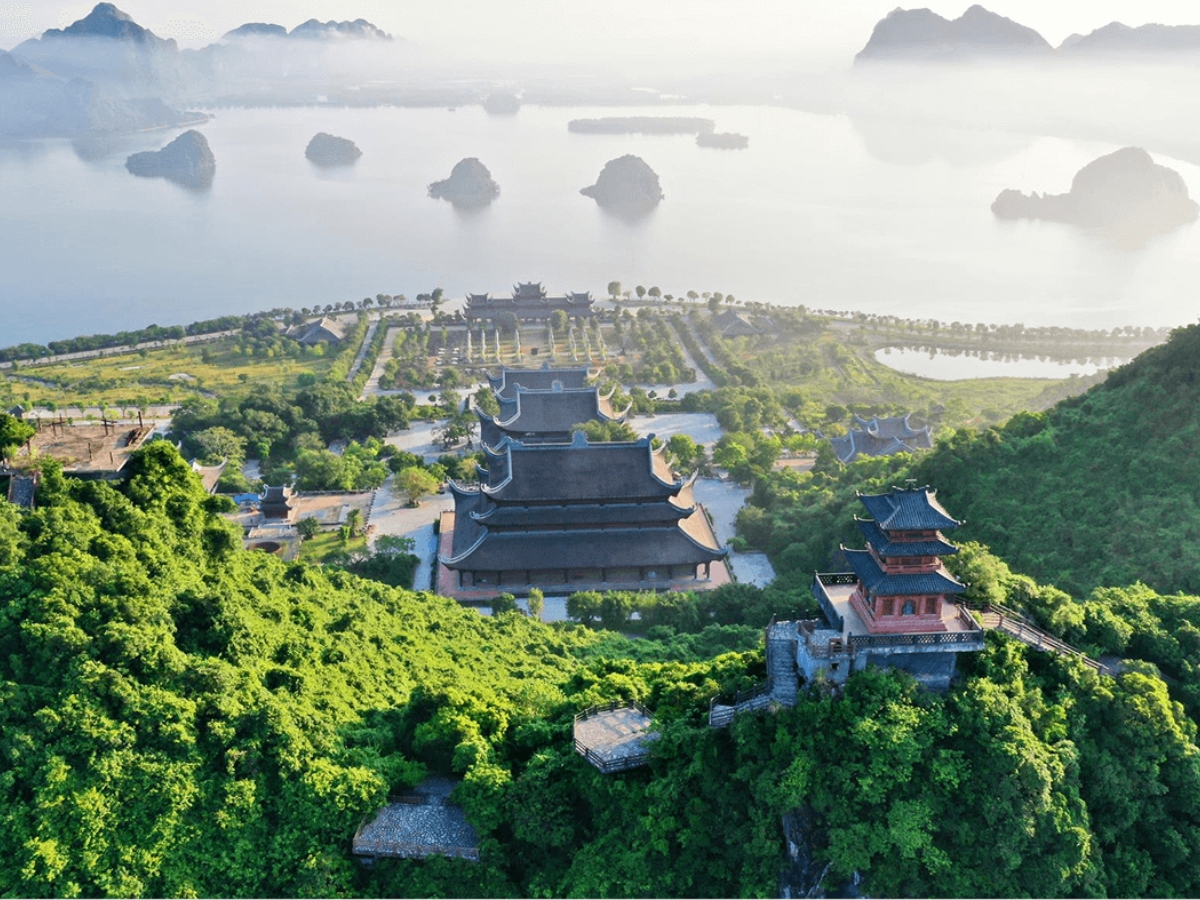 Tam Chúc mang đến trải nghiệm cân bằng giữa tham quan, chiêm bái và tận hưởng thiên nhiên. (Nguồn: Sưu tầm)