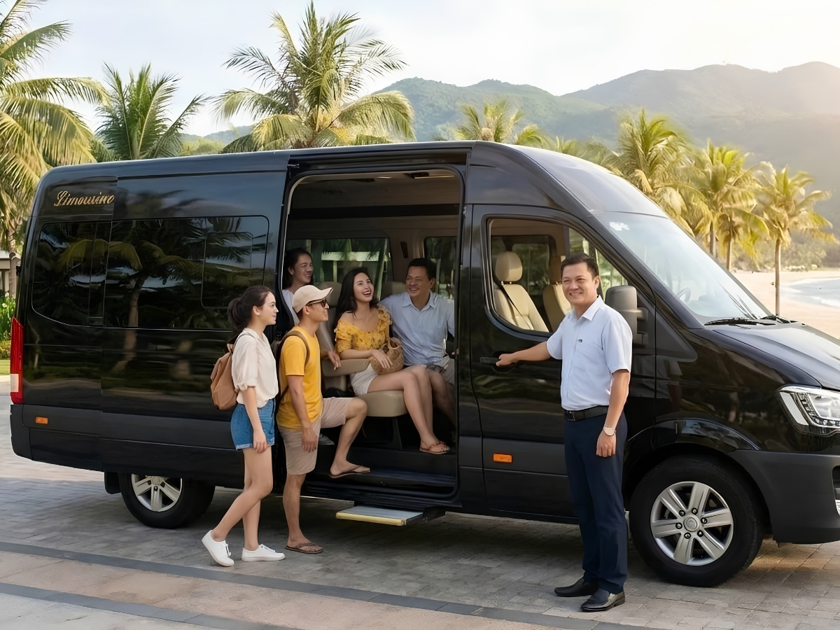 Limousine là lựa chọn phù hợp cho gia đình trong những chuyến du lịch ngắn ngày. (Nguồn: Sưu tầm)