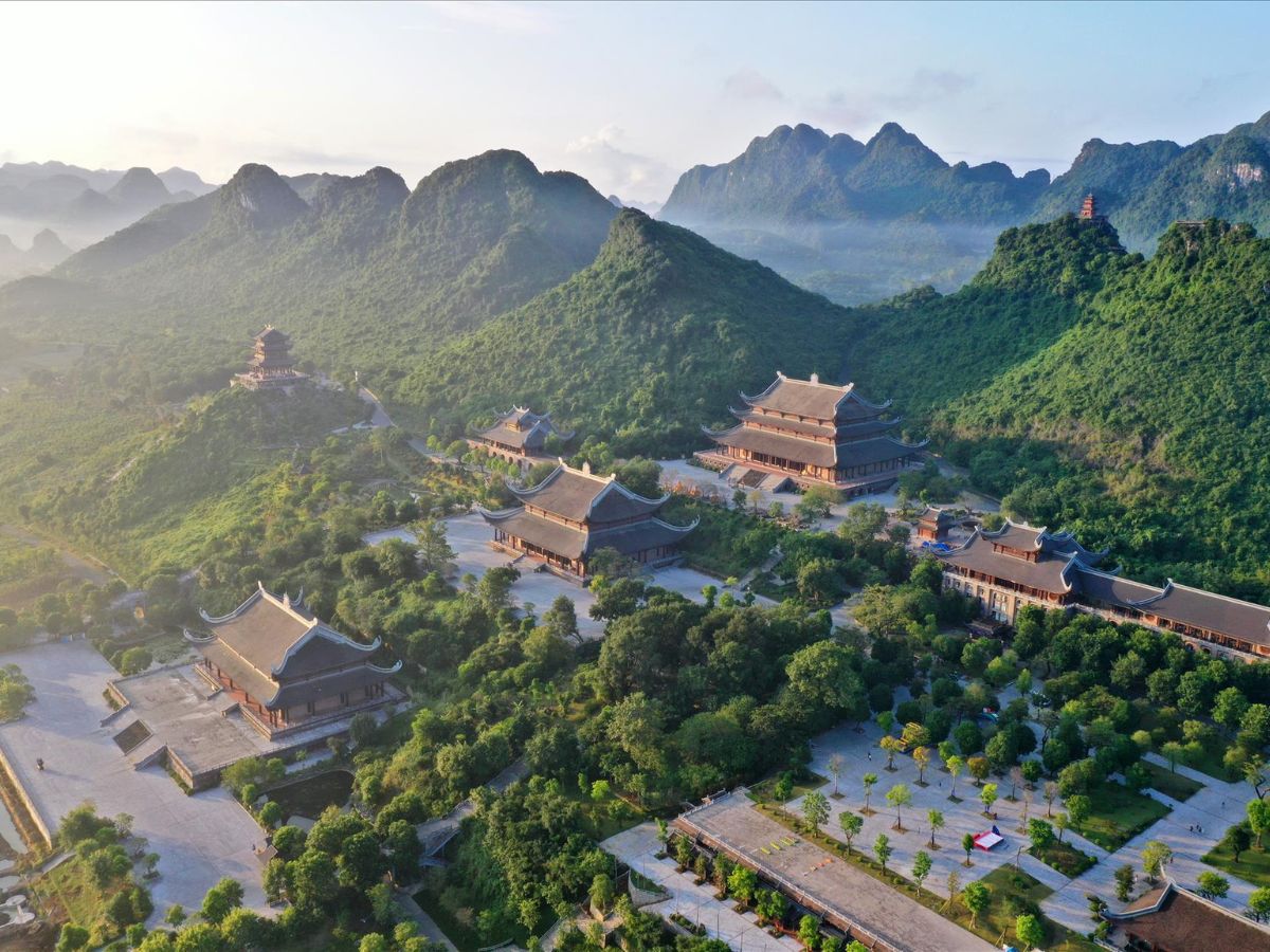 Chùa Tam Chúc là điểm đến quen thuộc trong hành trình từ Hà Nội. (Nguồn: Sưu tầm)