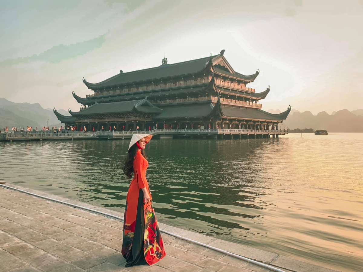 Khám phá vẻ đẹp thanh tịnh và lưu lại những bức ảnh đáng nhớ tại chùa Tam Chúc. (Nguồn: Sưu tầm)