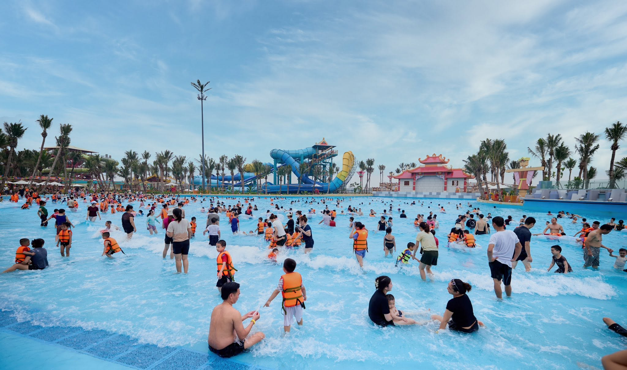 Sun World Ha Nam mang đến nhiều trò chơi nước hiện đại, phù hợp cho cả người lớn và trẻ em cùng vui chơi, giải nhiệt. (Nguồn: Sưu tầm)