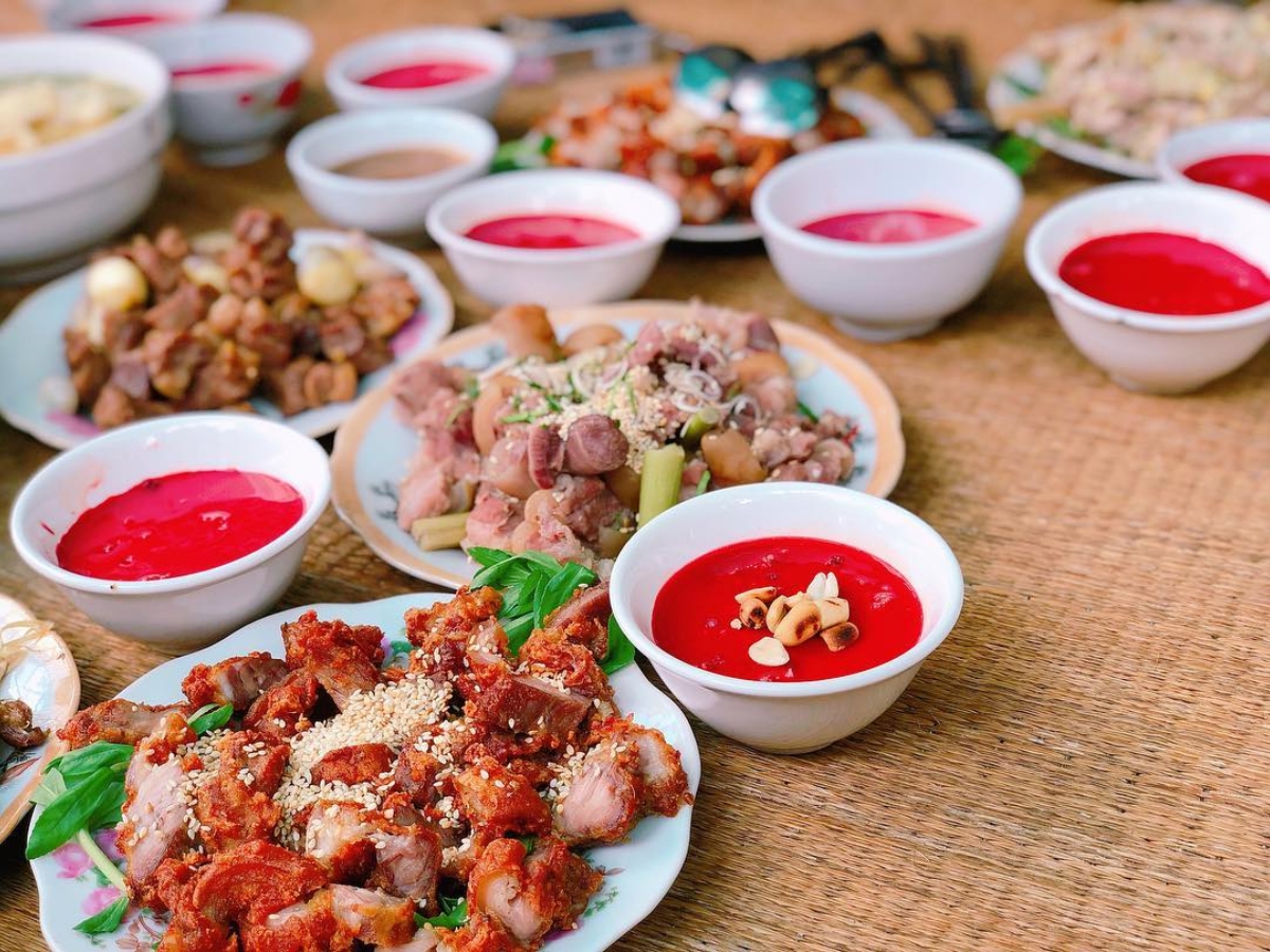 Thưởng thức thịt dê là trải nghiệm ẩm thực không thể bỏ lỡ khi khám phá vùng đất Ninh Bình. (Nguồn: Sưu tầm)