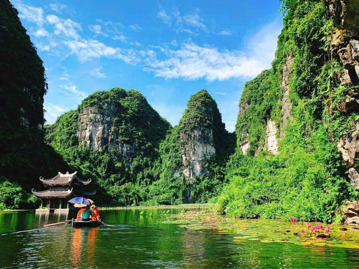 Kết hợp du lịch Hà Nam và Ninh Bình mang đến sự giao thoa giữa du lịch tâm linh và thiên nhiên. (Nguồn: Sưu tầm)