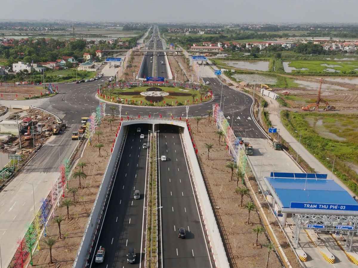Quãng đường di chuyển từ Hà Nội đến Hà Nam Ninh Bình khá thuận tiện. (Nguồn: Sưu tầm)