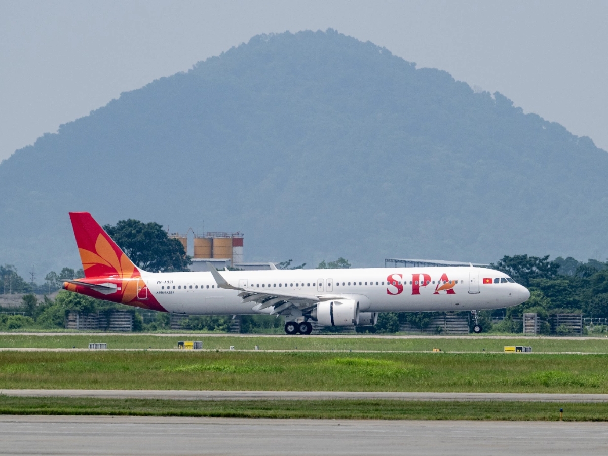 Lựa chọn bay từ TP.HCM đến Hà Nội giúp hành trình khám phá Ninh Bình thêm thuận tiện và tiết kiệm thời gian. (Nguồn: Sưu tầm)