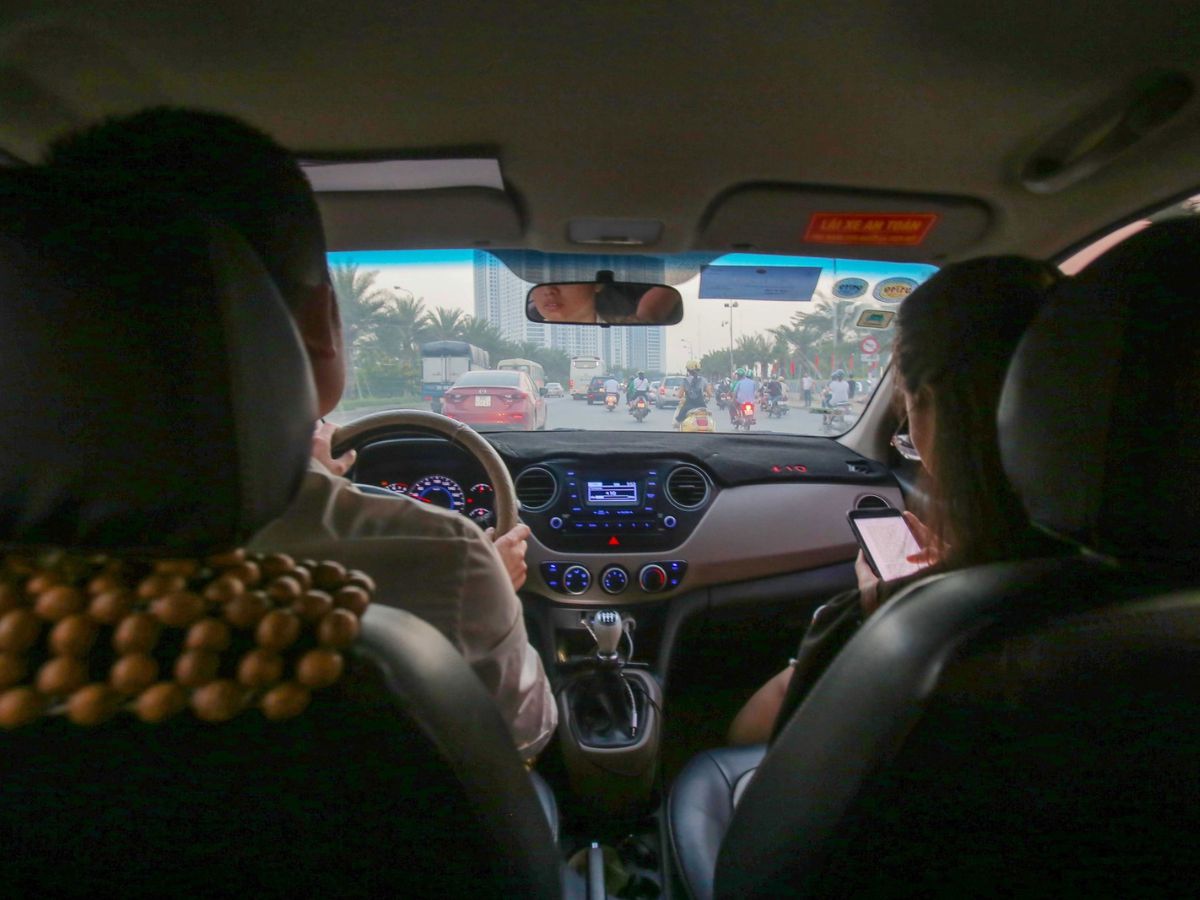Taxi mang lại sự thoải mái, tránh nắng mưa, khói bụi và mệt mỏi do tự lái. (Nguồn: Sưu tầm)
