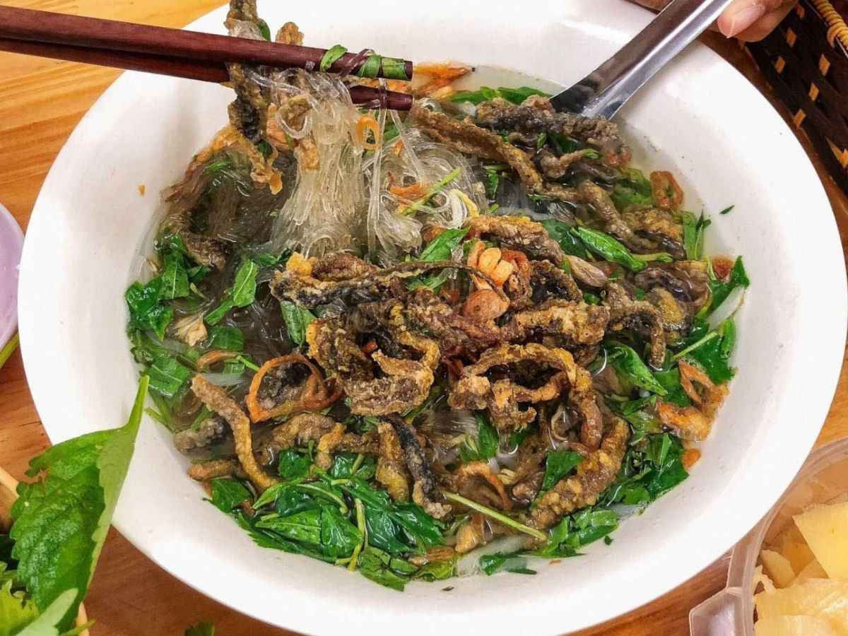 Miến lươn Ninh Bình nổi tiếng nhờ nước dùng ngọt đậm đà, thịt lươn đồng rim săn chắc. (Nguồn: Sưu tầm)