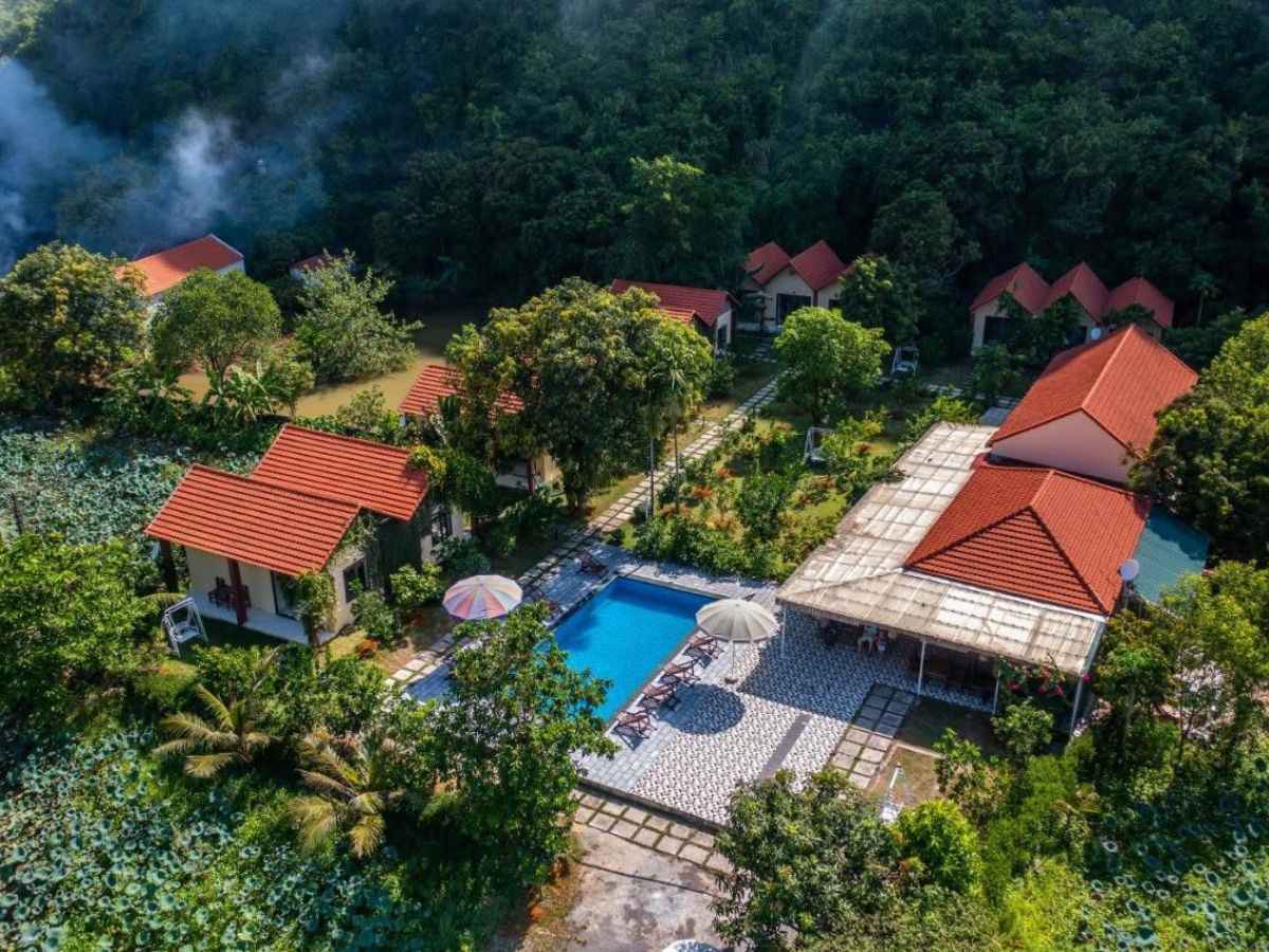 Việc chọn nên ở Tam Cốc hay Tràng An phụ thuộc vào mục đích chuyến đi, nhu cầu và sự thuận tiện khi di chuyển. (Nguồn: Sưu tầm)