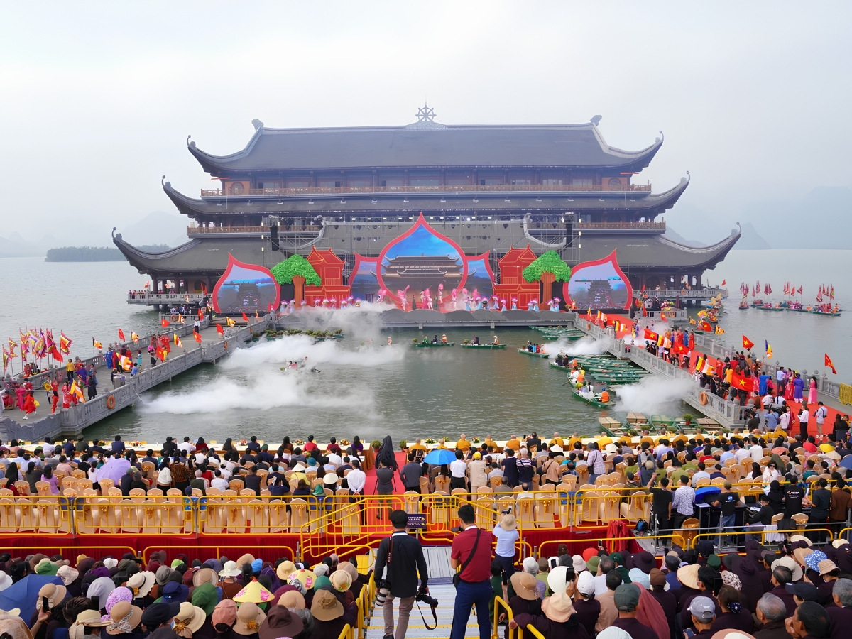 Lễ hội Hà Nam là điểm nhấn văn hóa, thu hút du khách đến tham quan và trải nghiệm nét đẹp địa phương. (Nguồn: Sưu tầm)