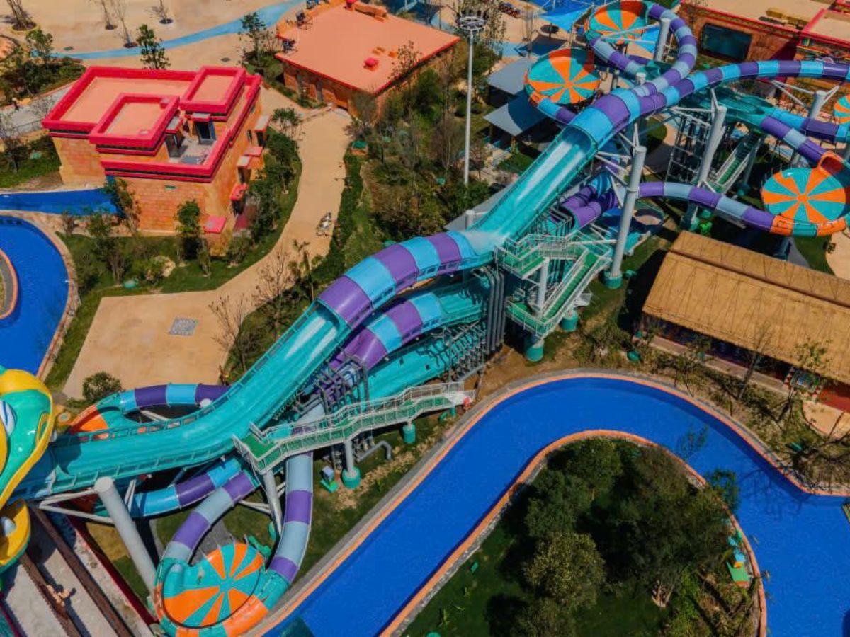 Hệ thống đường trượt nhiều màu sắc tạo nên phông nền nổi bật tại Sun World Ha Nam. (Nguồn: Sưu tầm)
