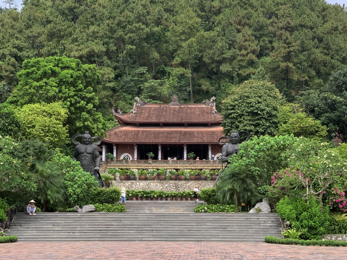 Hà Nam sở hữu cảnh quan núi đá, sông hồ cùng nhiều di tích lịch sử và công trình văn hóa tâm linh đặc sắc. (Nguồn: Sưu tầm)