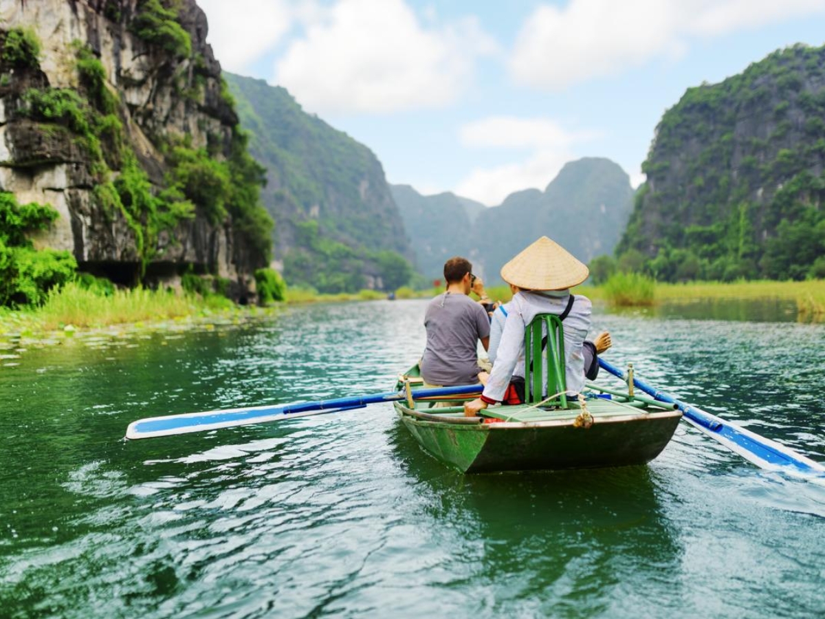 Kiểm tra dự báo thời tiết giúp du khách lựa chọn thời điểm tham quan phù hợp và có trải nghiệm tốt hơn tại Ninh Bình. (Nguồn: Sưu tầm)