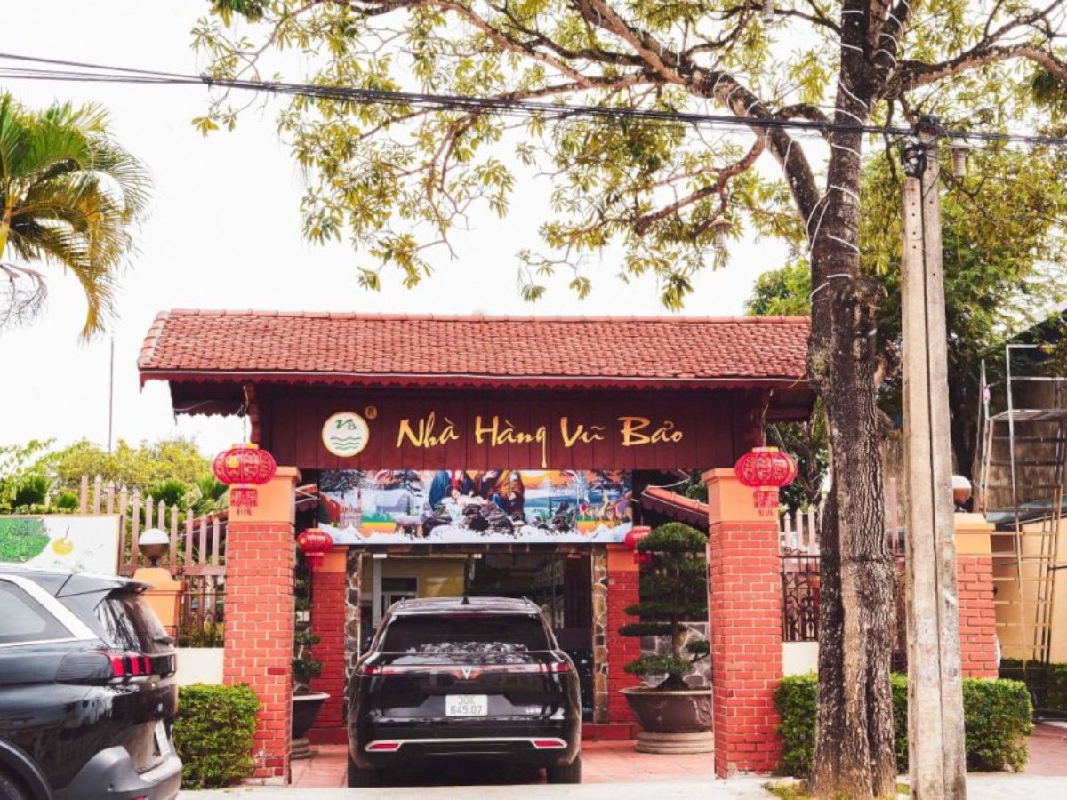 Nhà hàng Vũ Bảo là địa chỉ được nhiều du khách lựa chọn để thưởng thức gỏi cá nhệch Kim Sơn. (Nguồn: Sưu tầm)