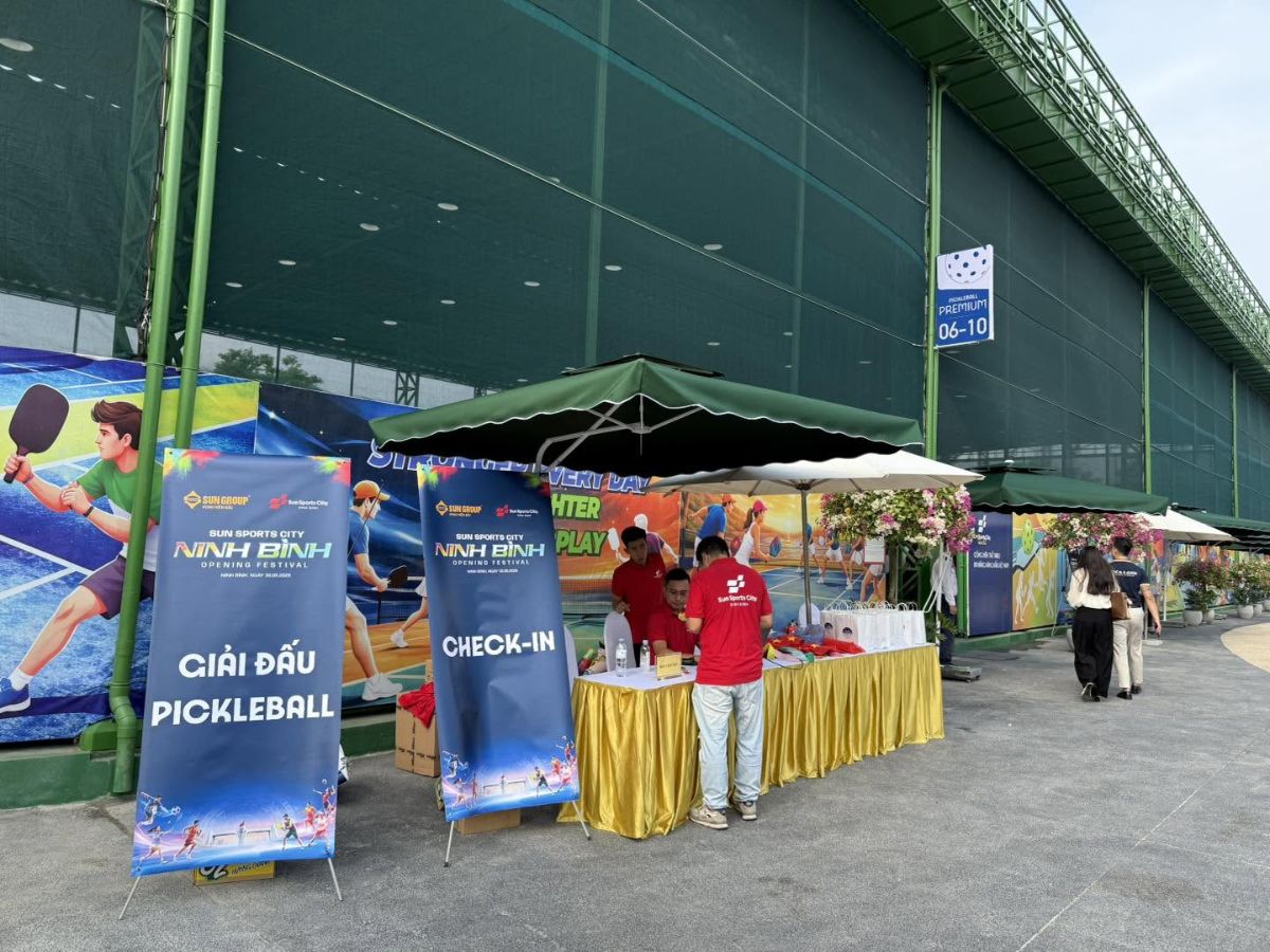Không gian đón tiếp và đăng ký sôi động tại giải đấu pickleball tại Sun Sports City Ninh Binh. (Nguồn: Sưu tầm)