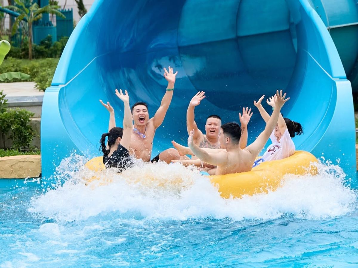 Du khách thỏa sức vui chơi và chinh phục đường trượt nước tại Sun World Ha Nam. (Nguồn: Sưu tầm)