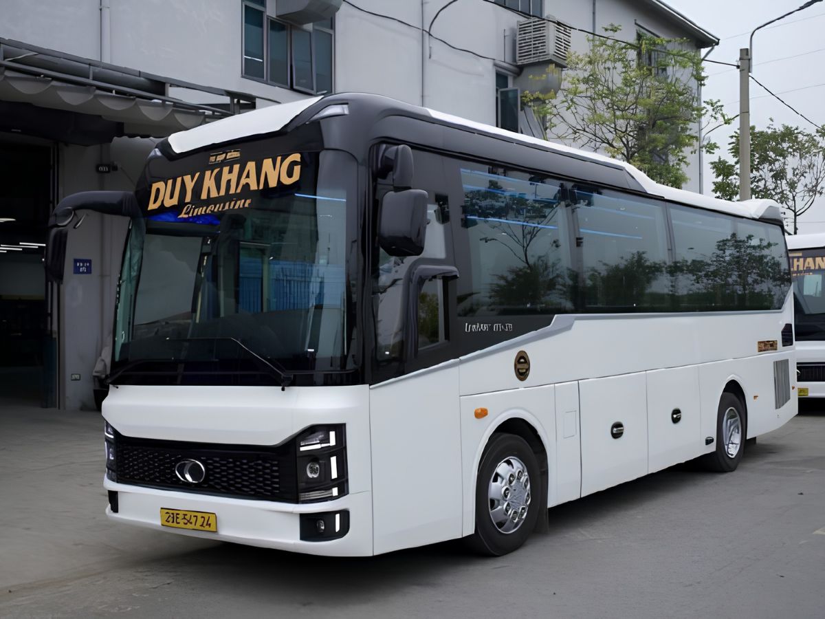 Di chuyển bằng xe khách là lựa chọn phù hợp với du khách muốn tiết kiệm thời gian và công sức khi đến Ninh Bình. (Nguồn: Sưu tầm)
