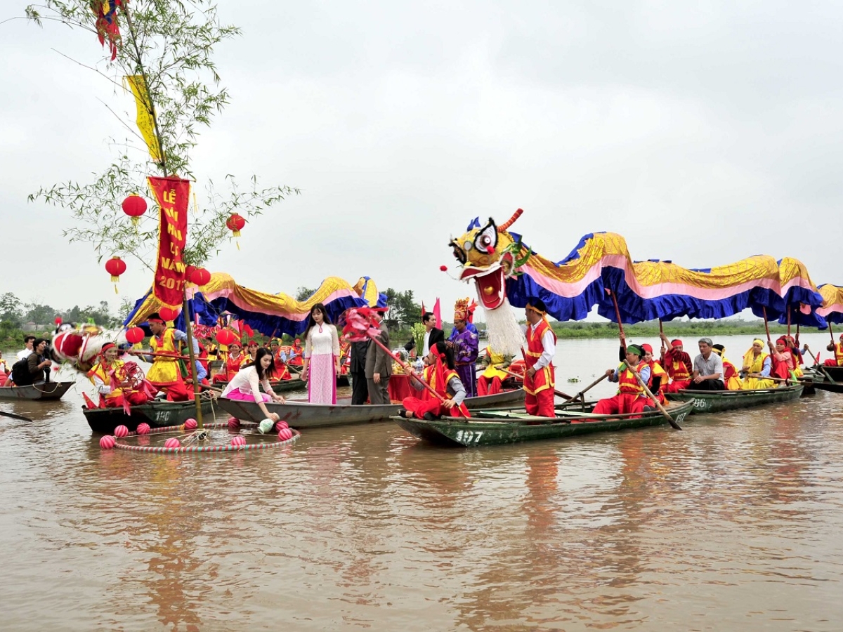 Không khí lễ hội rộn ràng tại chùa Địch Lộng. (Nguồn: Sưu tầm)