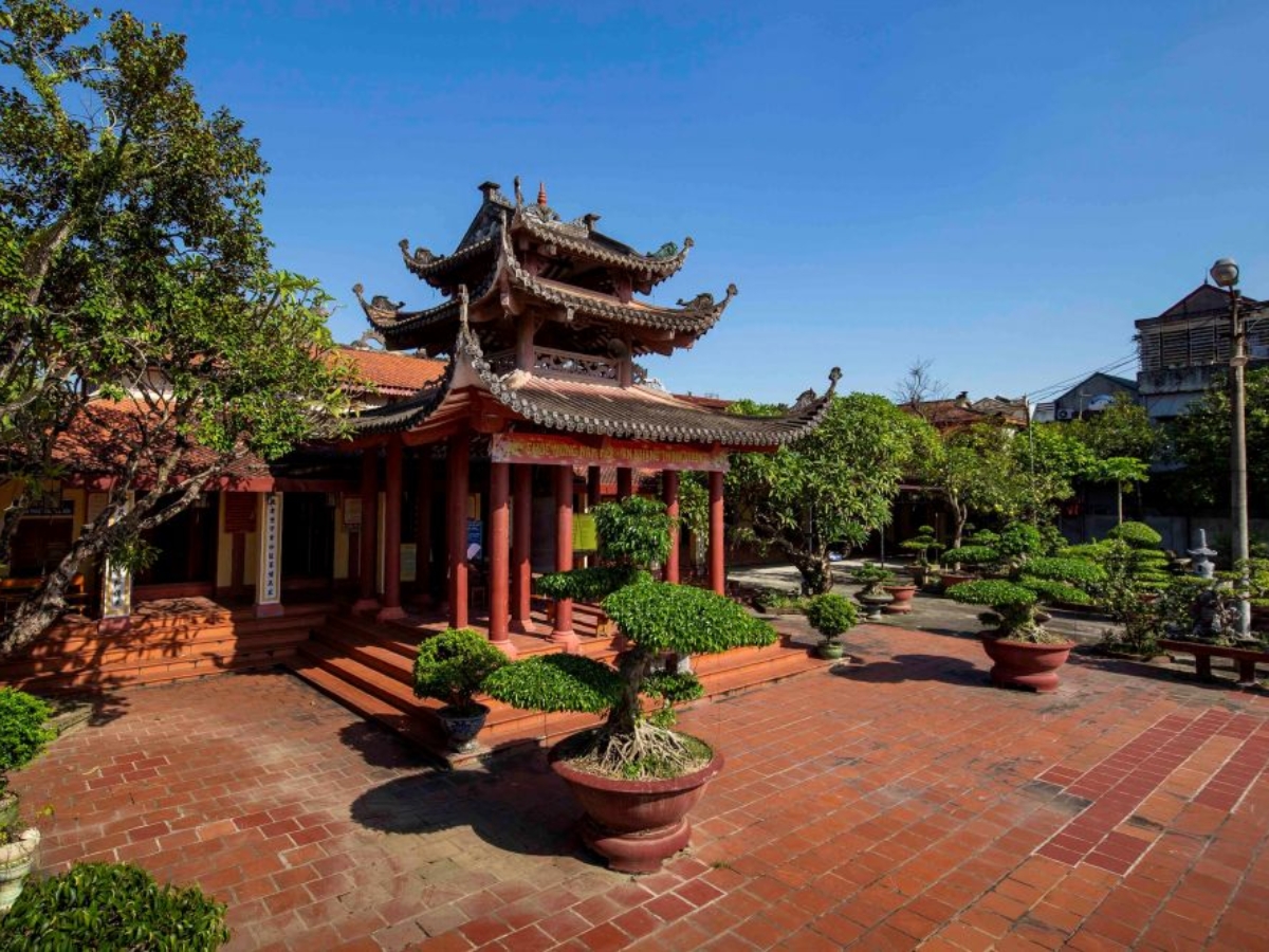 Chùa Đẩu Long tọa lạc trong một con ngõ thuộc đường Xuân Thành, phường Hoa Lư, tỉnh Ninh Bình. (Nguồn: Sưu tầm)