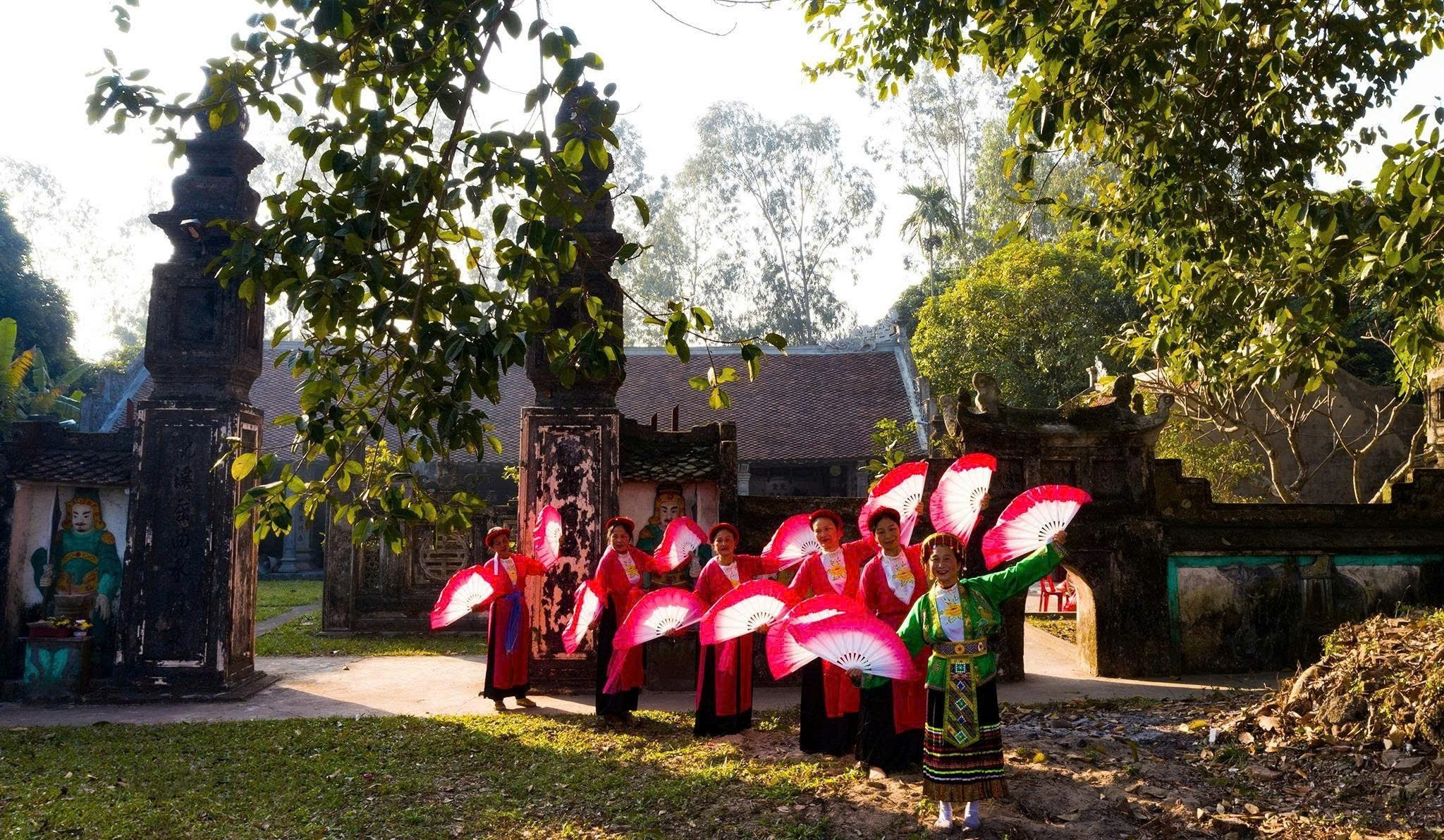 Phần hội kết nối các thế hệ qua những sinh hoạt văn hóa quen thuộc. (Nguồn: Trường Huy)