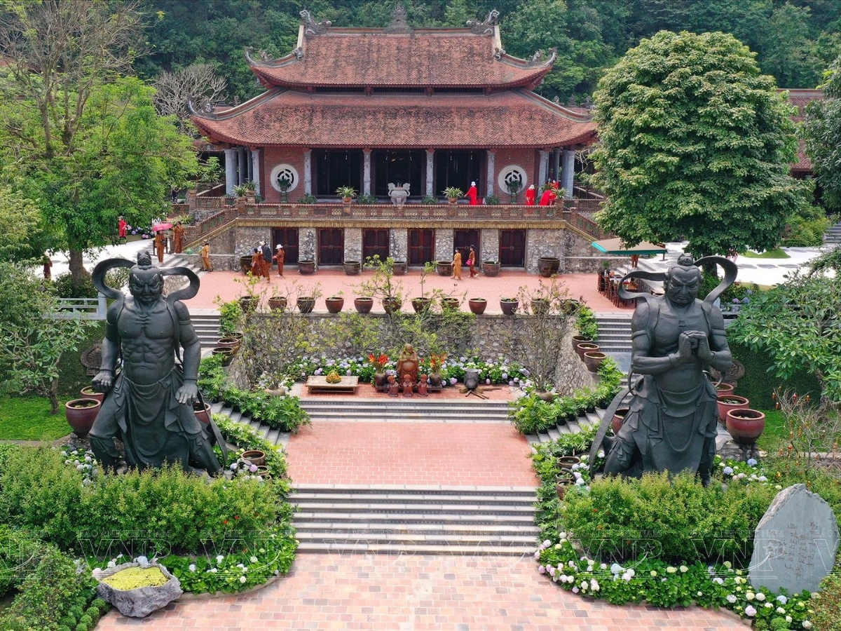 Tại Hà Nam có nhiều ngôi chùa nổi tiếng, linh thiêng, thu hút đông đảo du khách thập phương. (Nguồn: Sưu tầm)