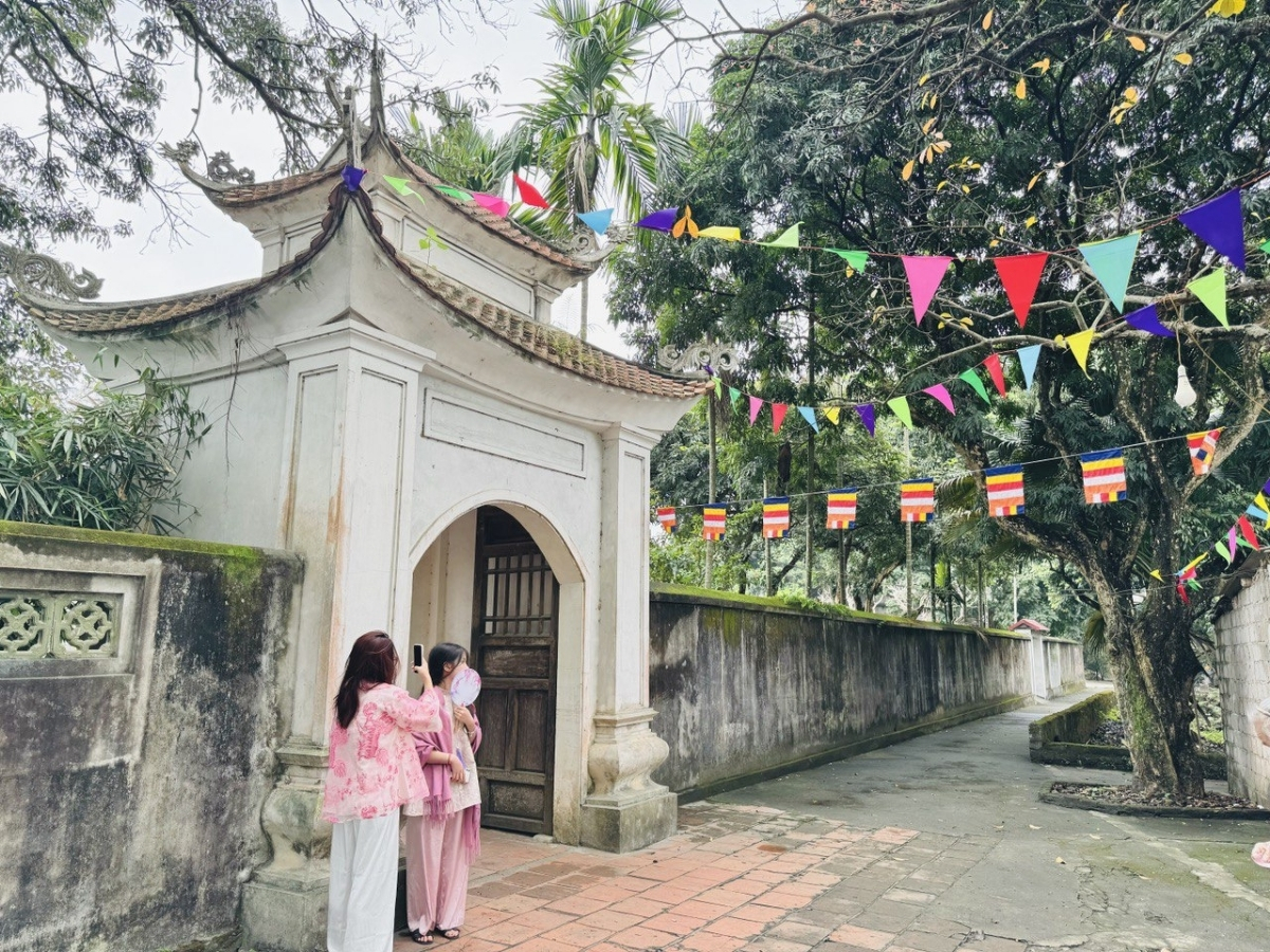 Tham quan các di tích lịch sử ở Hà Nam mang đến cho du khách cảm giác thư thái, an yên trong tâm hồn. (Nguồn: Sưu tầm)
