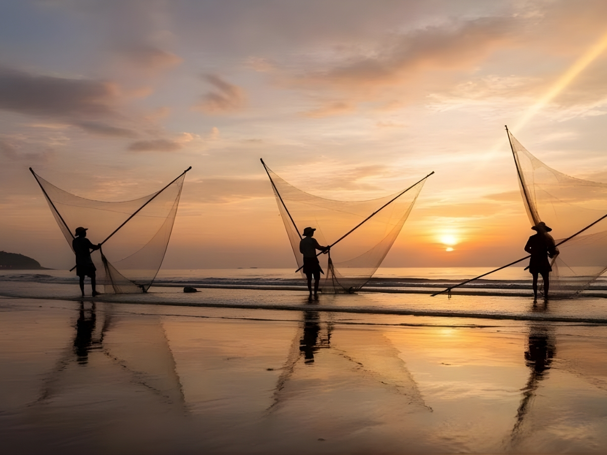 Khung cảnh bình minh đẹp đến nao lòng tại biển Quất Lâm. (Nguồn: Sưu tầm)