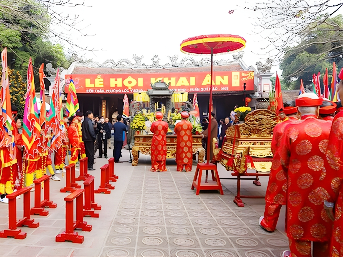 Không khí lễ hội rộn ràng tại đền Bảo Lộc. (Nguồn: Báo Ninh Bình)