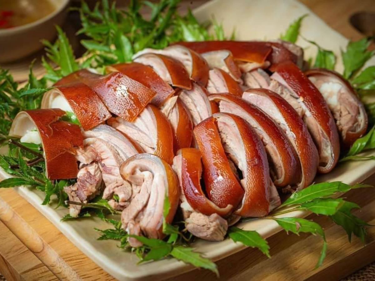 Dê quay tùng xẻo - món dê nổi tiếng nhất tại nhà hàng Năm Dê. (Nguồn: Sưu tầm)