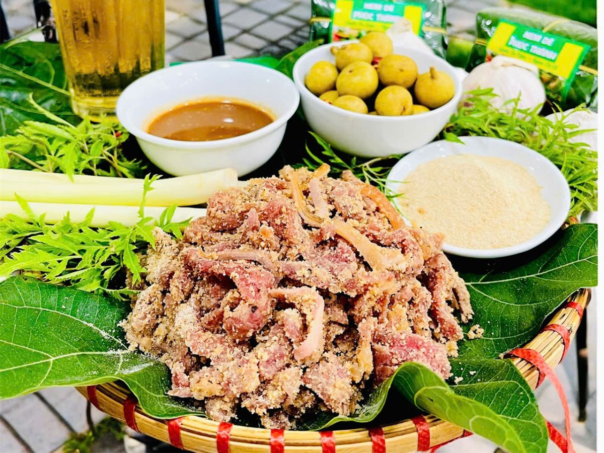 Đĩa nem dê với sắc thịt hồng tự nhiên, hấp dẫn ngay từ ánh nhìn. (Nguồn: Sưu tầm)