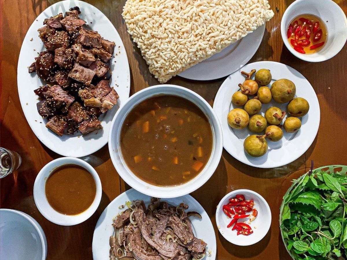 Đặc sản cơm cháy Ninh Bình trứ danh ăn kèm với thịt dê siêu đỉnh.
