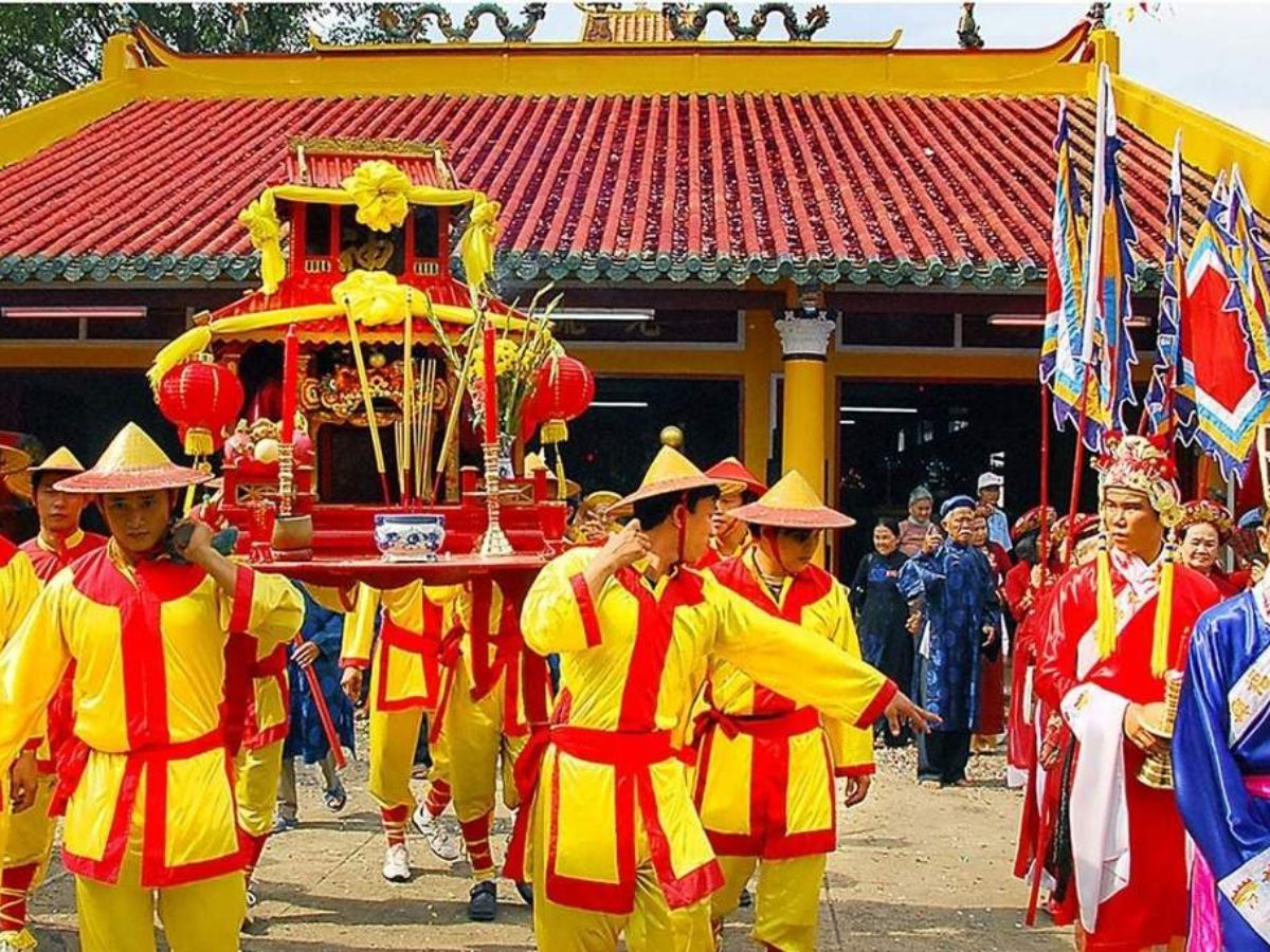 Không khí lễ hội nhộn nhịp tại chùa Bái Đính.