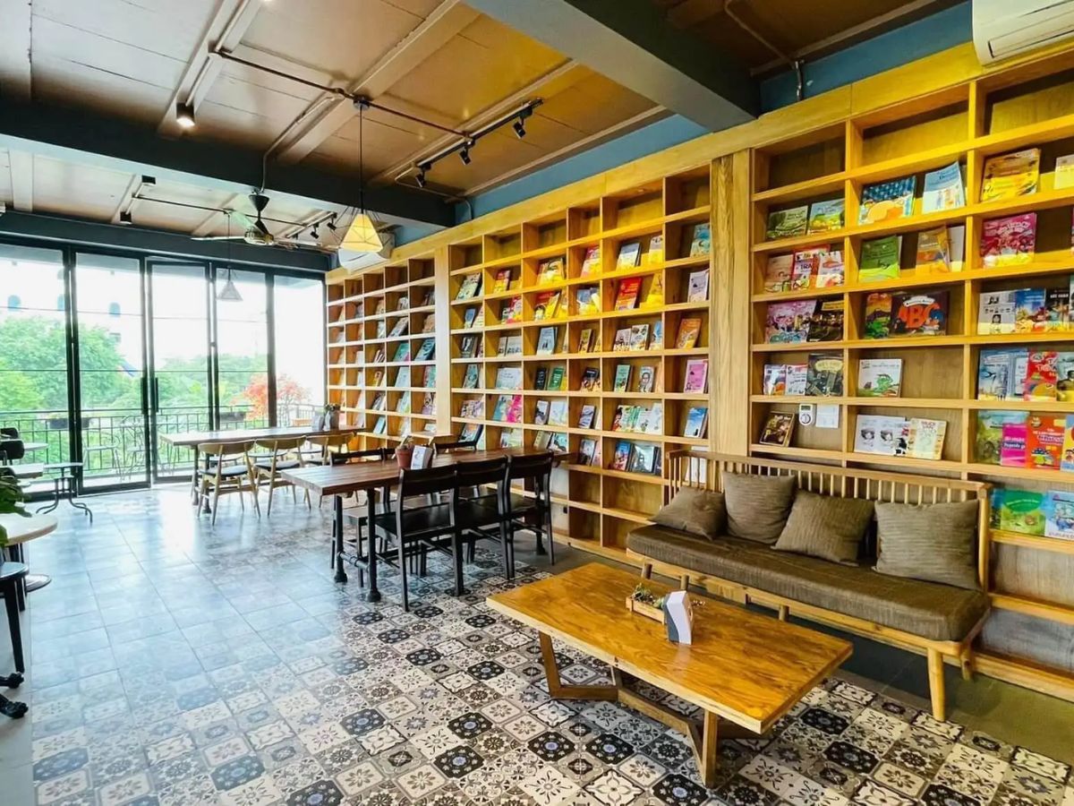 Mô hình cafe sách và không gian cổ điển, ấm cúng tại Shunshine Book Coffee.