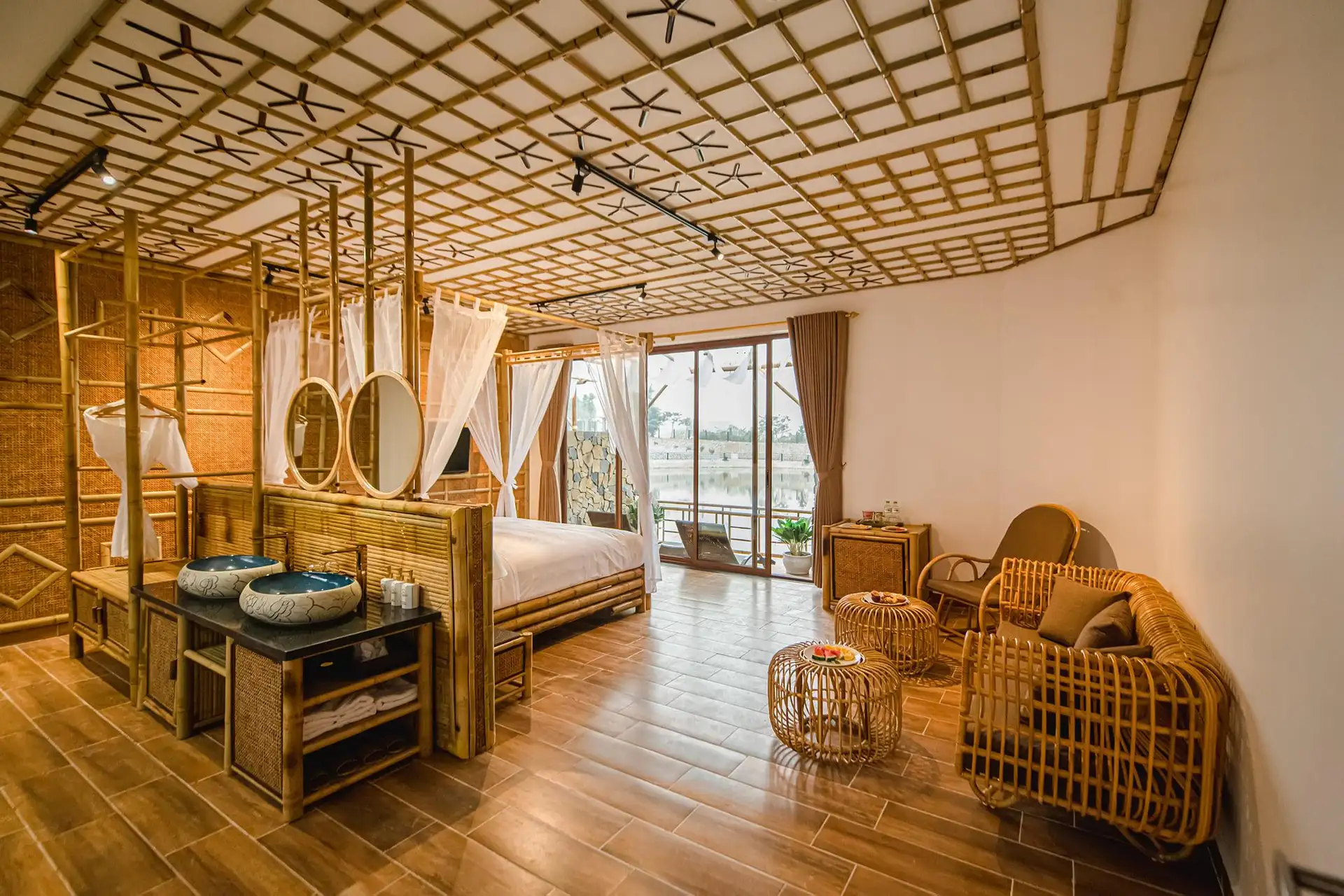 Nên chọn nơi lưu trú đầy đủ tiện nghi khi đi cùng trẻ nhỏ.