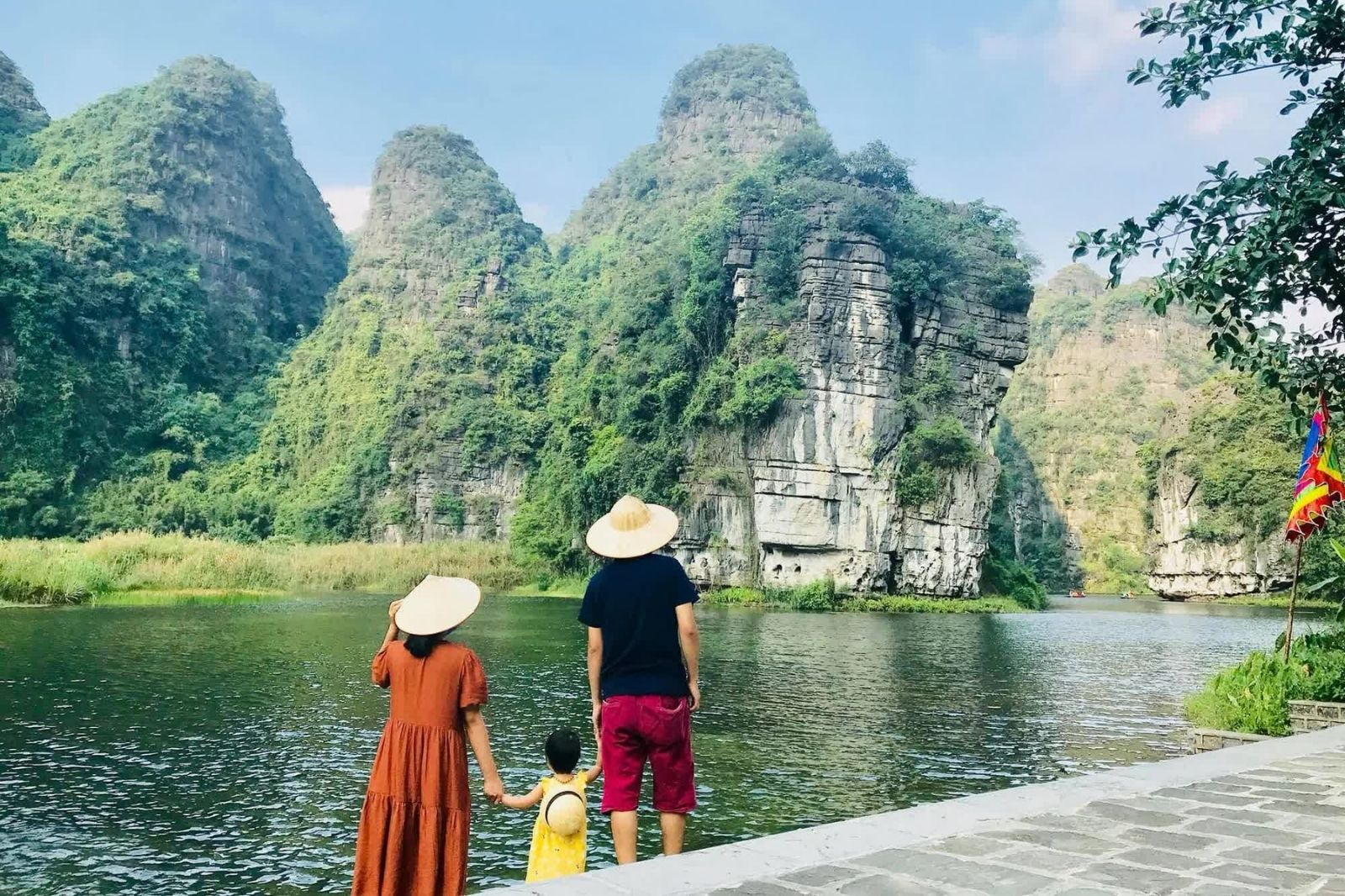 Tràng An phù hợp với gia đình có trẻ nhỏ.