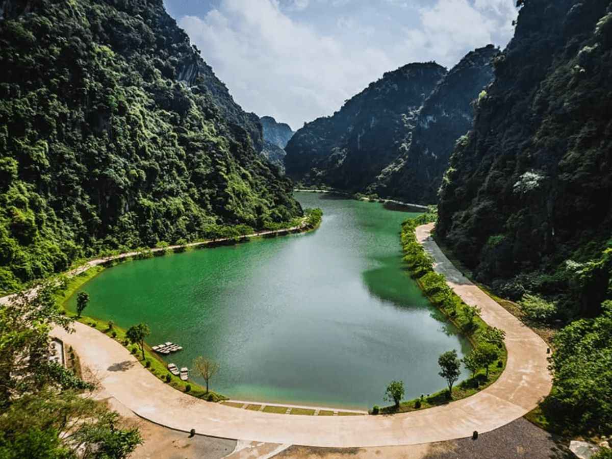 Tràng An được UNESCO công nhận là di sản thiên nhiên và văn hoá.