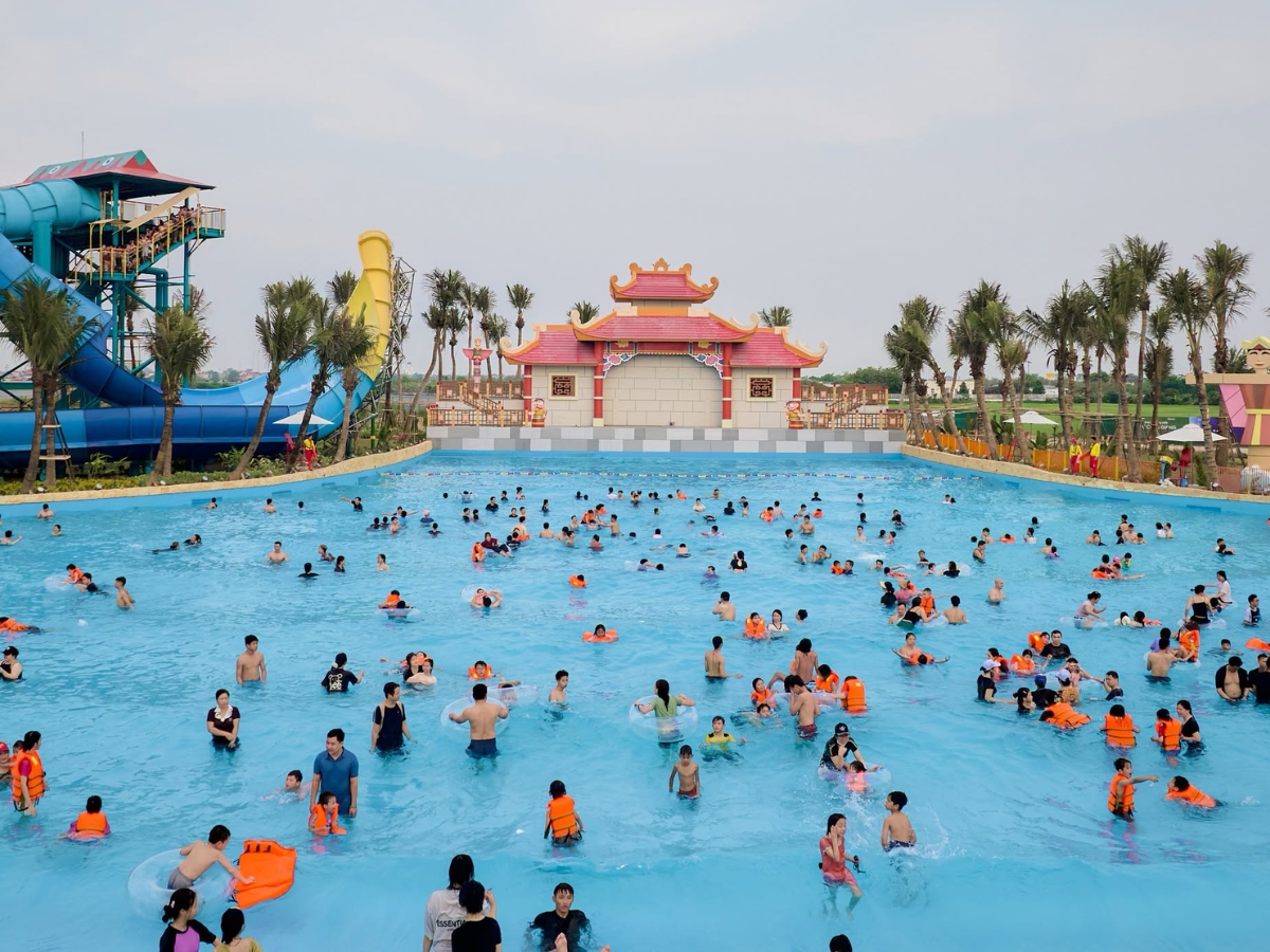 Không gian vui chơi sôi động tại Sun World Ha Nam mang đến nhiều trải nghiệm giải trí dưới nước cho du khách và gia đình. (Nguồn: Sưu tầm)
