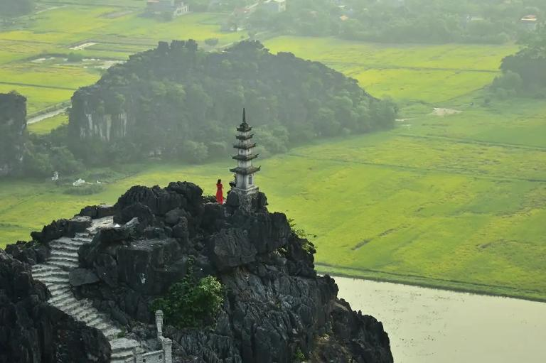 Ngắm toàn cảnh sông Ngô Đồng từ trên đỉnh Hang Múa. (Nguồn: Sưu tầm)