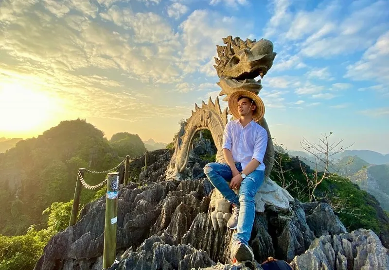Tượng phượng hoàng là điểm check-in nổi tiếng được nhiều du khách yêu thích. (Nguồn: Sưu tầm)