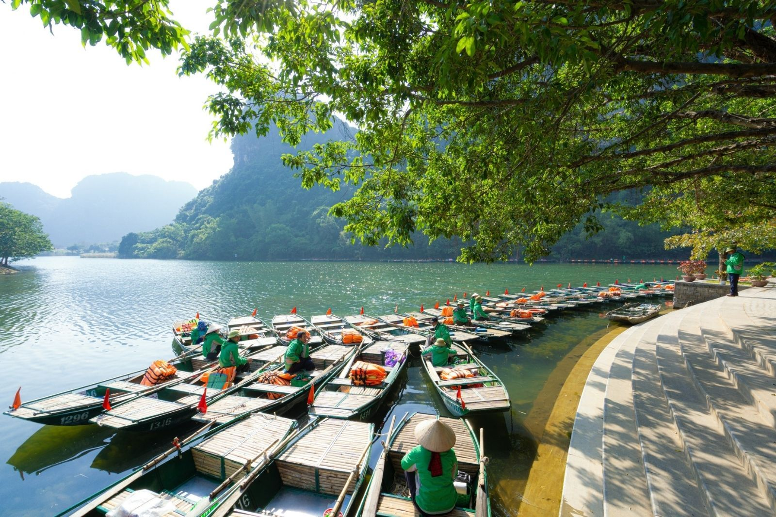 Bến thuyền Tràng An nằm bên dòng sông Sào Khê trong xanh. (Nguồn: Sưu tầm)