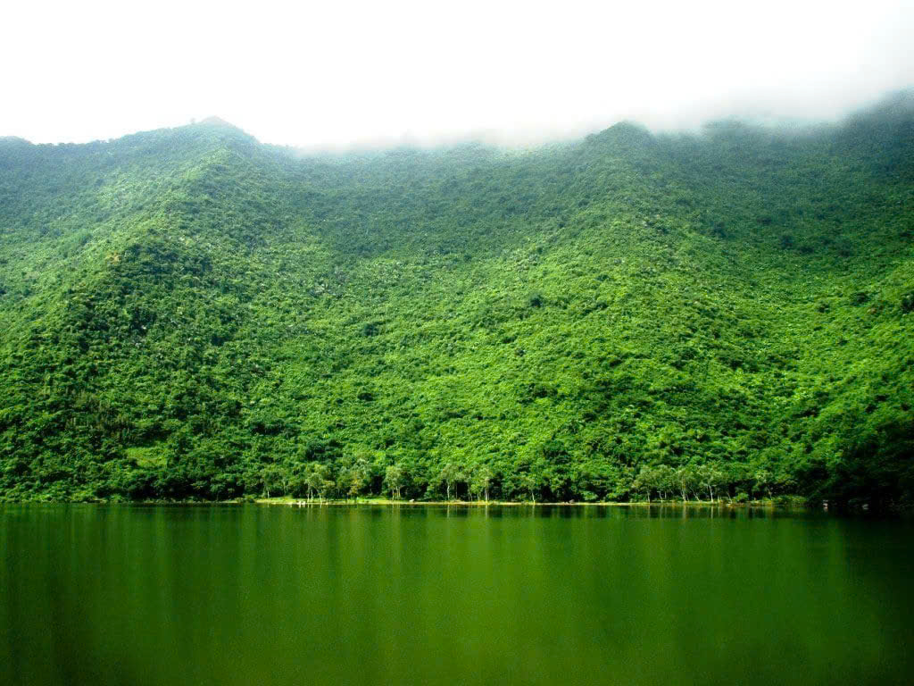 Trekking quanh hồ Yên Quang là lựa chọn phổ biến cho người mới bắt đầu. (Nguồn: Sưu tầm)