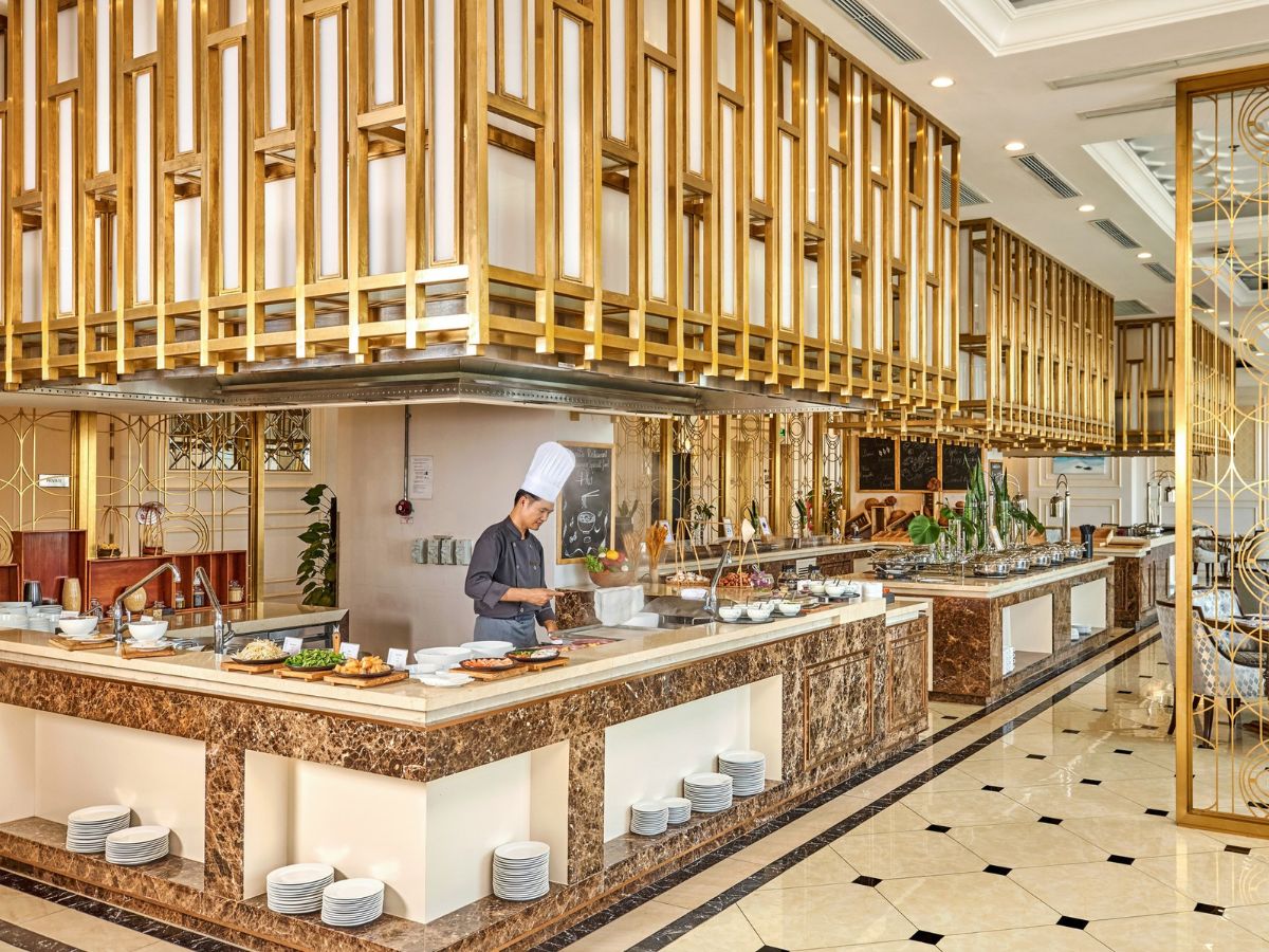 Ẩm thực tại Meliá Vinpearl Phủ Lý được đánh giá cao nhờ sự kết hợp giữa hương vị Á - Âu tinh tế và không gian thưởng thức sang trọng. (Nguồn: Sưu tầm)
