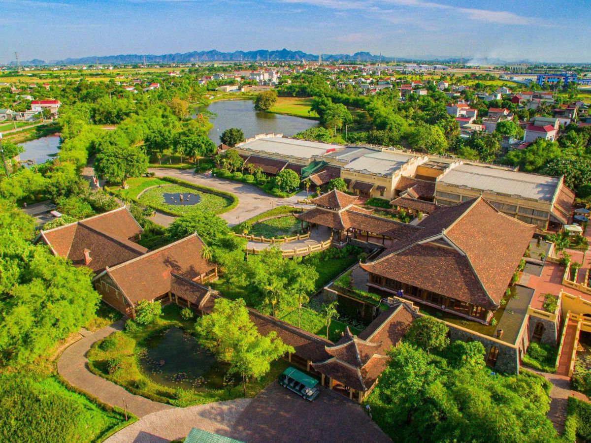 Đường đi đến Emeralda Resort Ninh Binh được đánh giá là khá thuận tiện và dễ dàng đối với đa dạng các loại phương tiện khác nhau. (Nguồn: Sưu tầm)