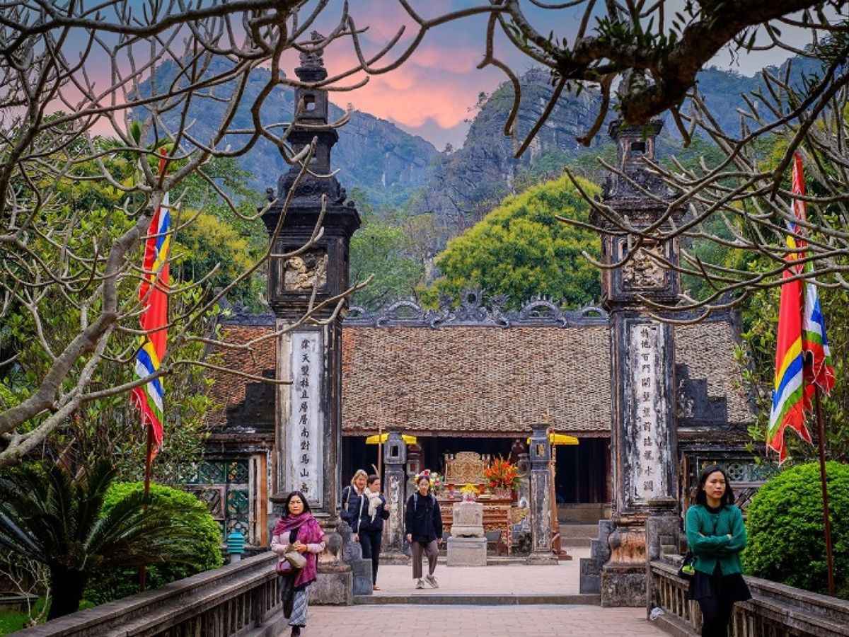Du khách có thể chọn điểm hành hương tùy theo nhu cầu và thuận tiện đi lại ở Ninh Bình. (Nguồn: Sưu tầm)