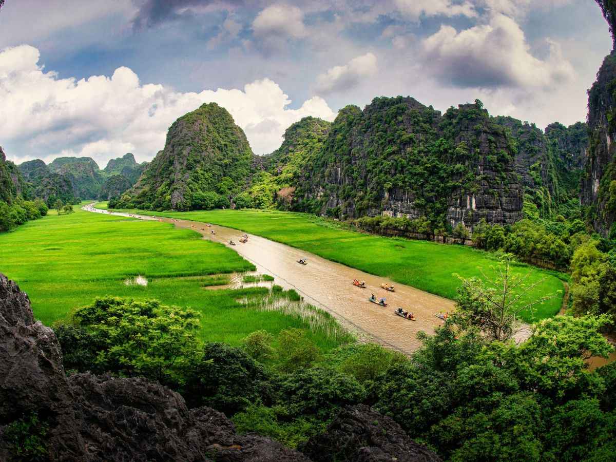 Tuyến Tam Cốc - Bích Động - Hang Múa nổi bật cảnh quan sông nước, hang động và núi đá vôi kỳ vĩ. (Nguồn: Sưu tầm)